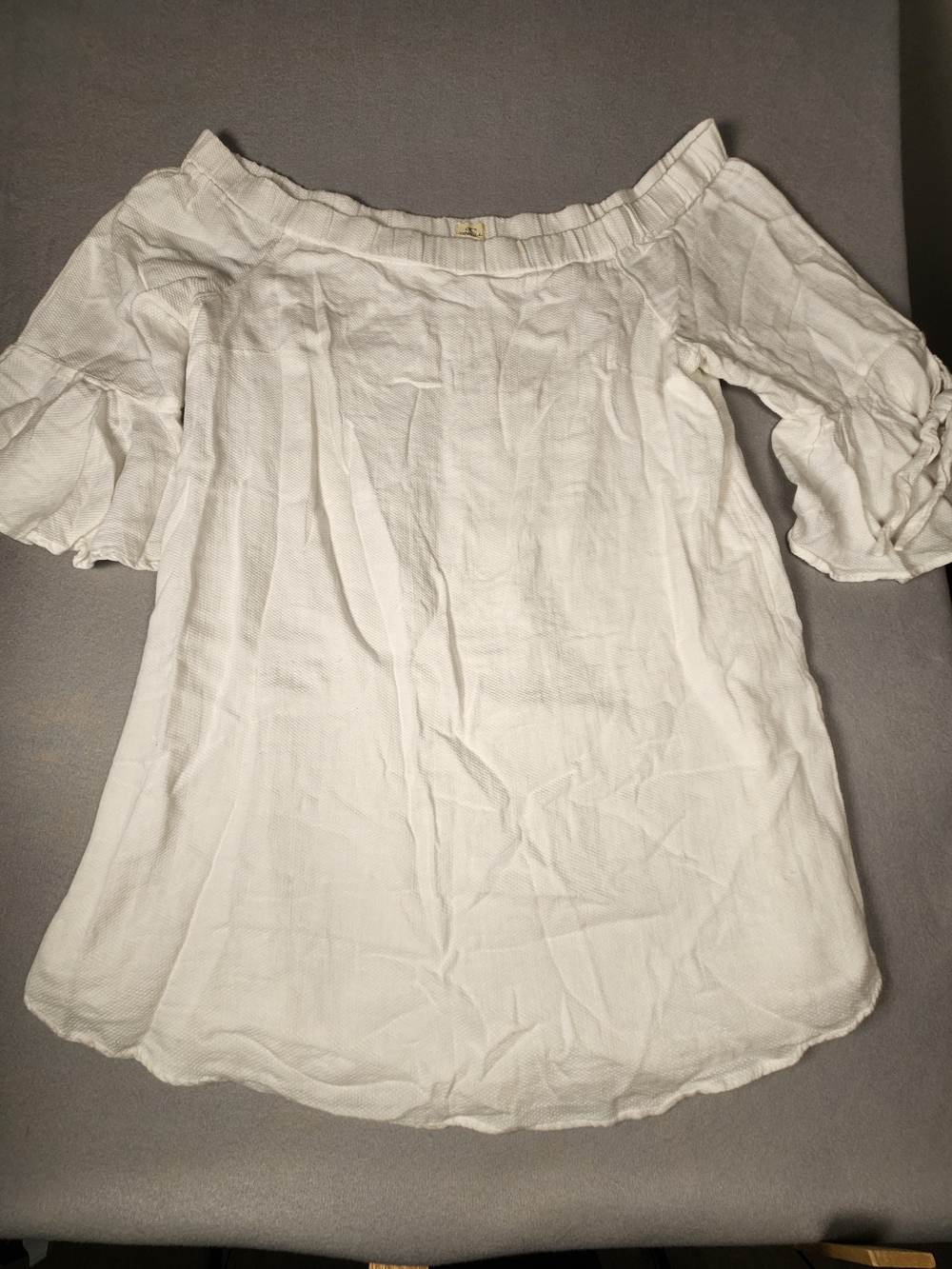 O'Neill‎ White Off-Shoulder Ruffled Sleeve Tunic